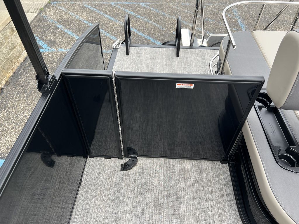 2025 Bennington 22 S SWINGBACK - 30