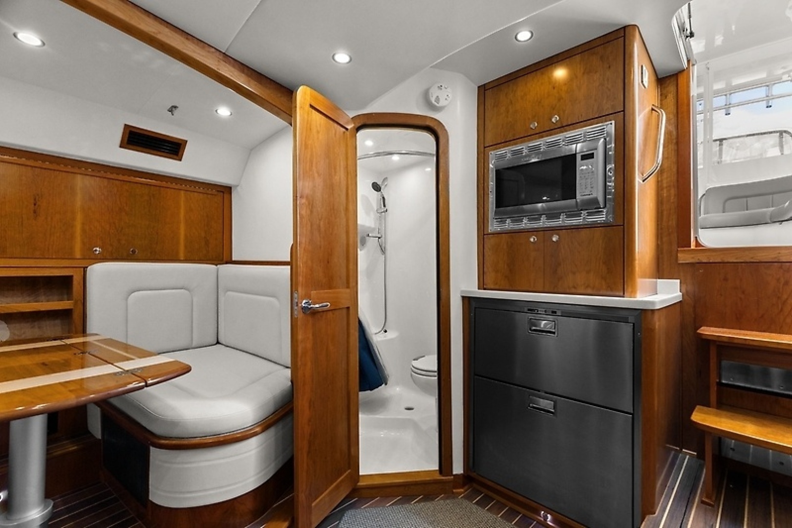 2024 Albemarle 41 Express - Image 41