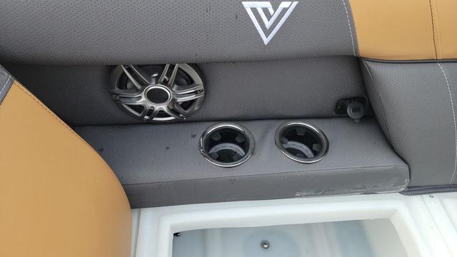 2025 Viaggio LAGO X 22U Tri-Toon (25" Tubes) - 25
