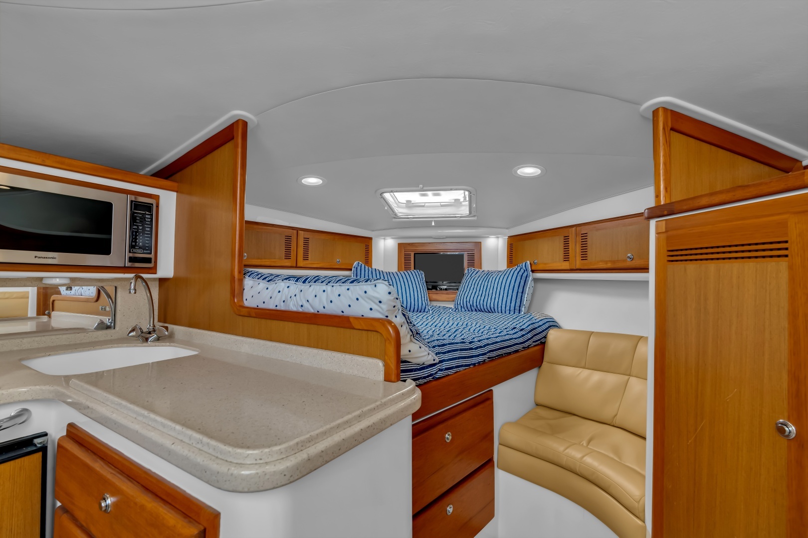2005 Cabo 35 Express - Image 15
