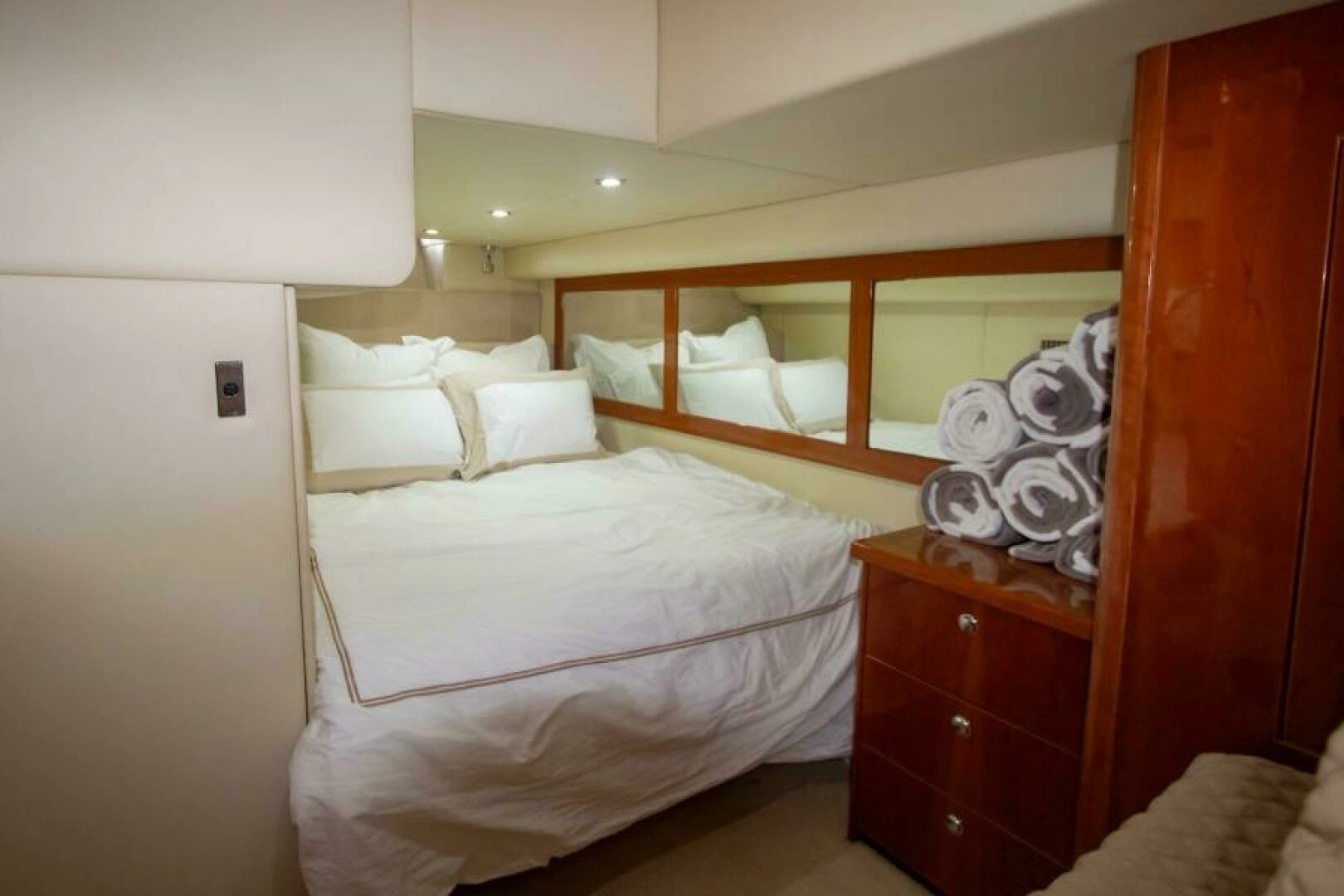 2012 Riviera 50 Sport Yacht - Image 13