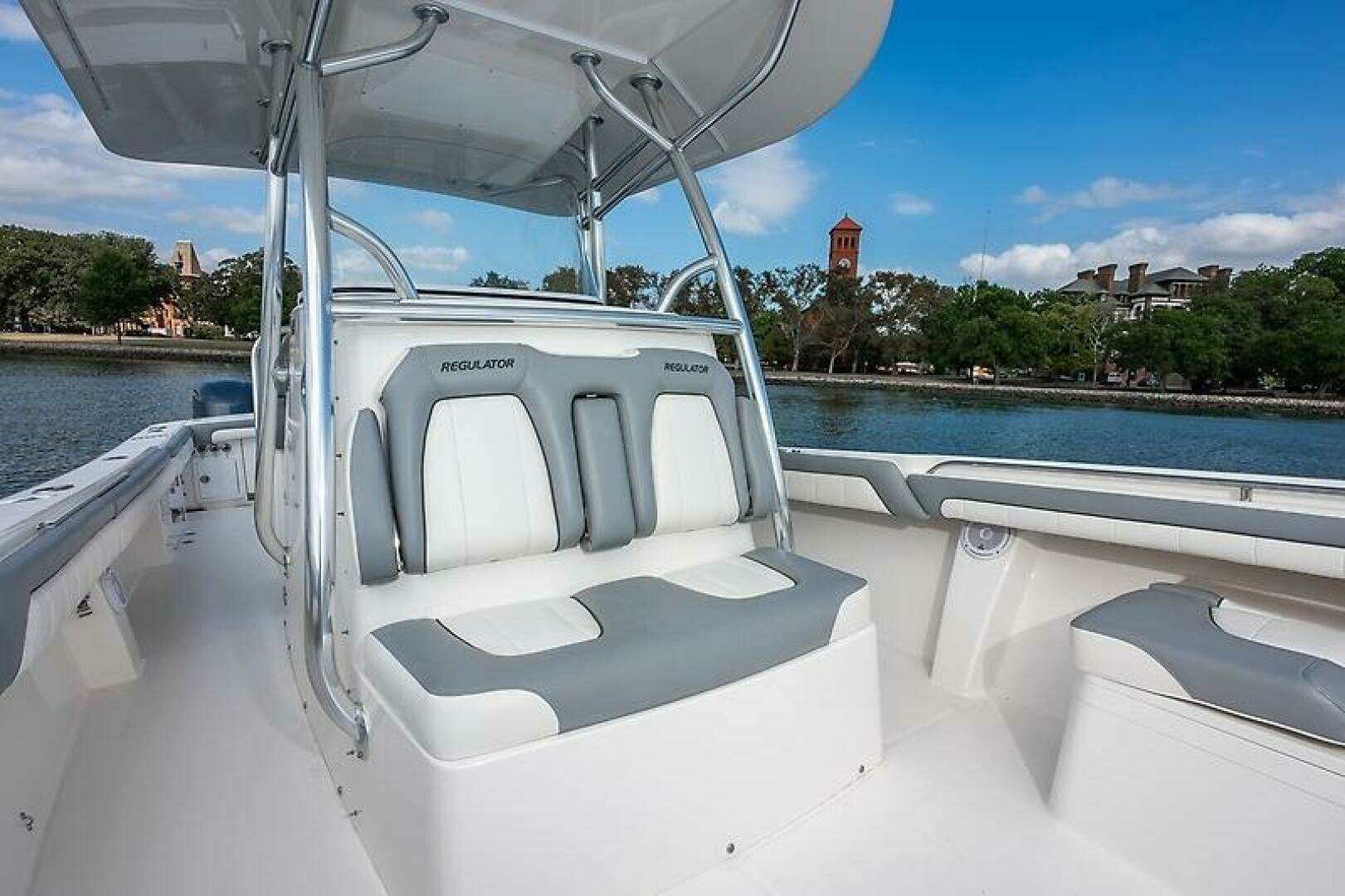 2018 Regulator 34 FS - Image 19