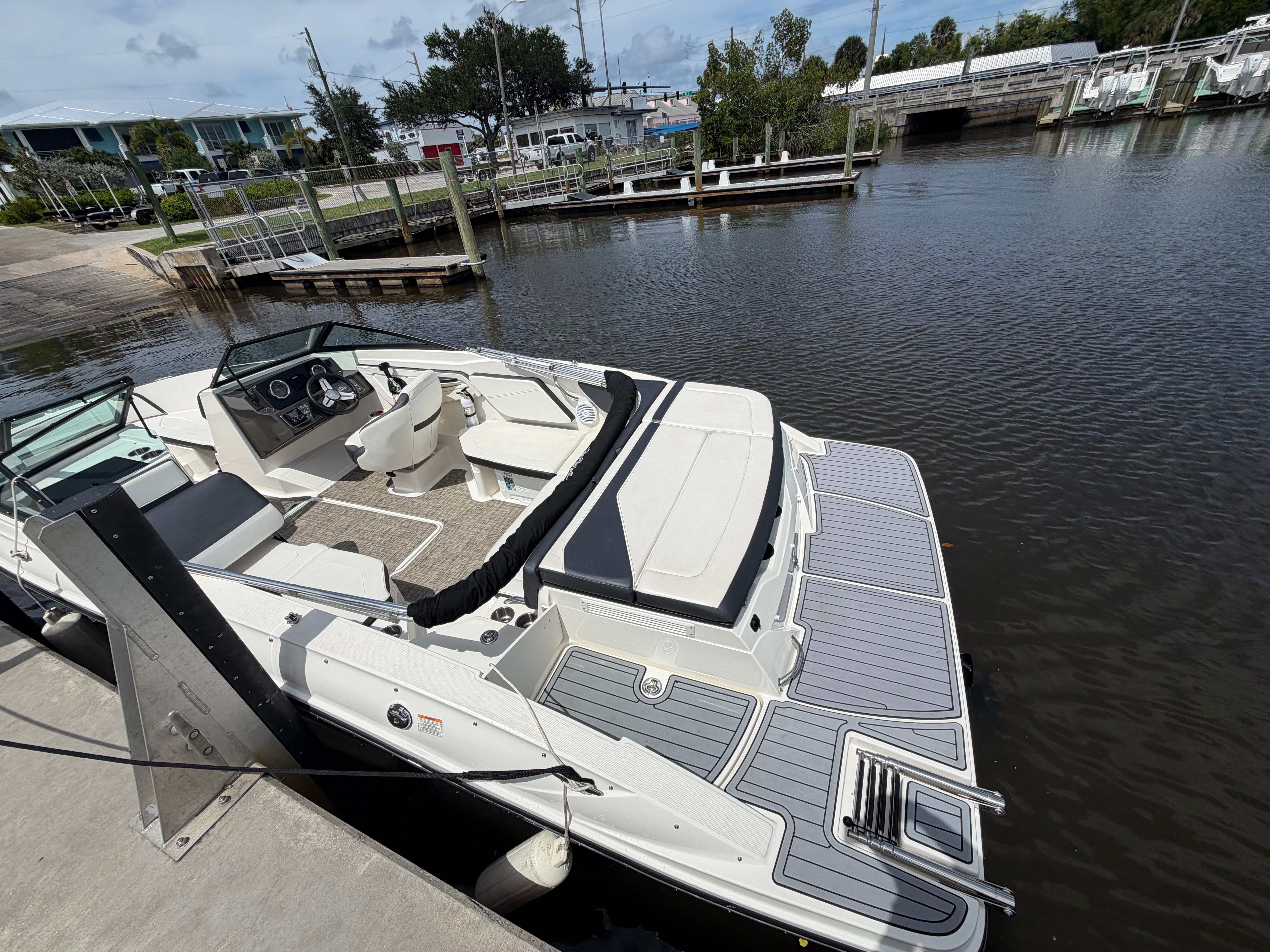 2018 Sea Ray SPX 210 - 9