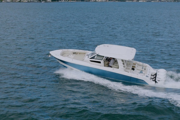 2019 Boston Whaler 350 Realm