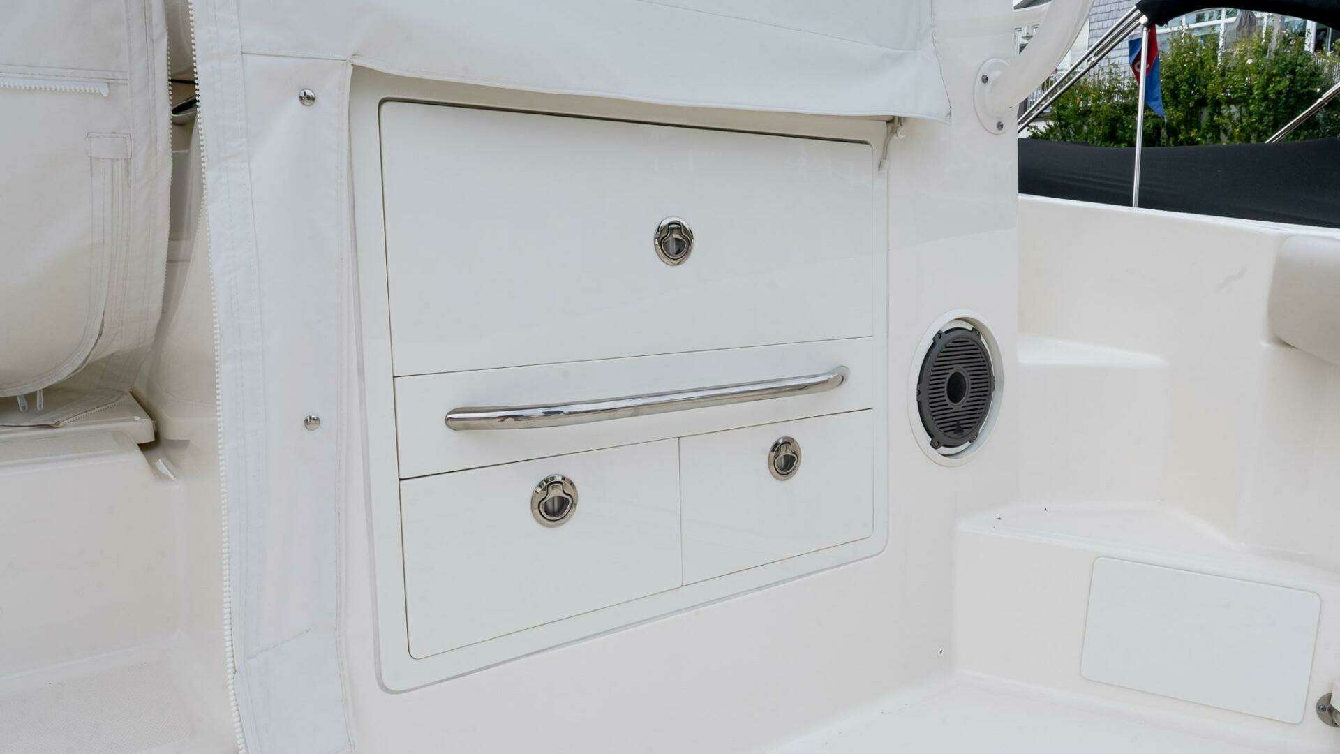 2024 Boston Whaler 405 Conquest - Image 30