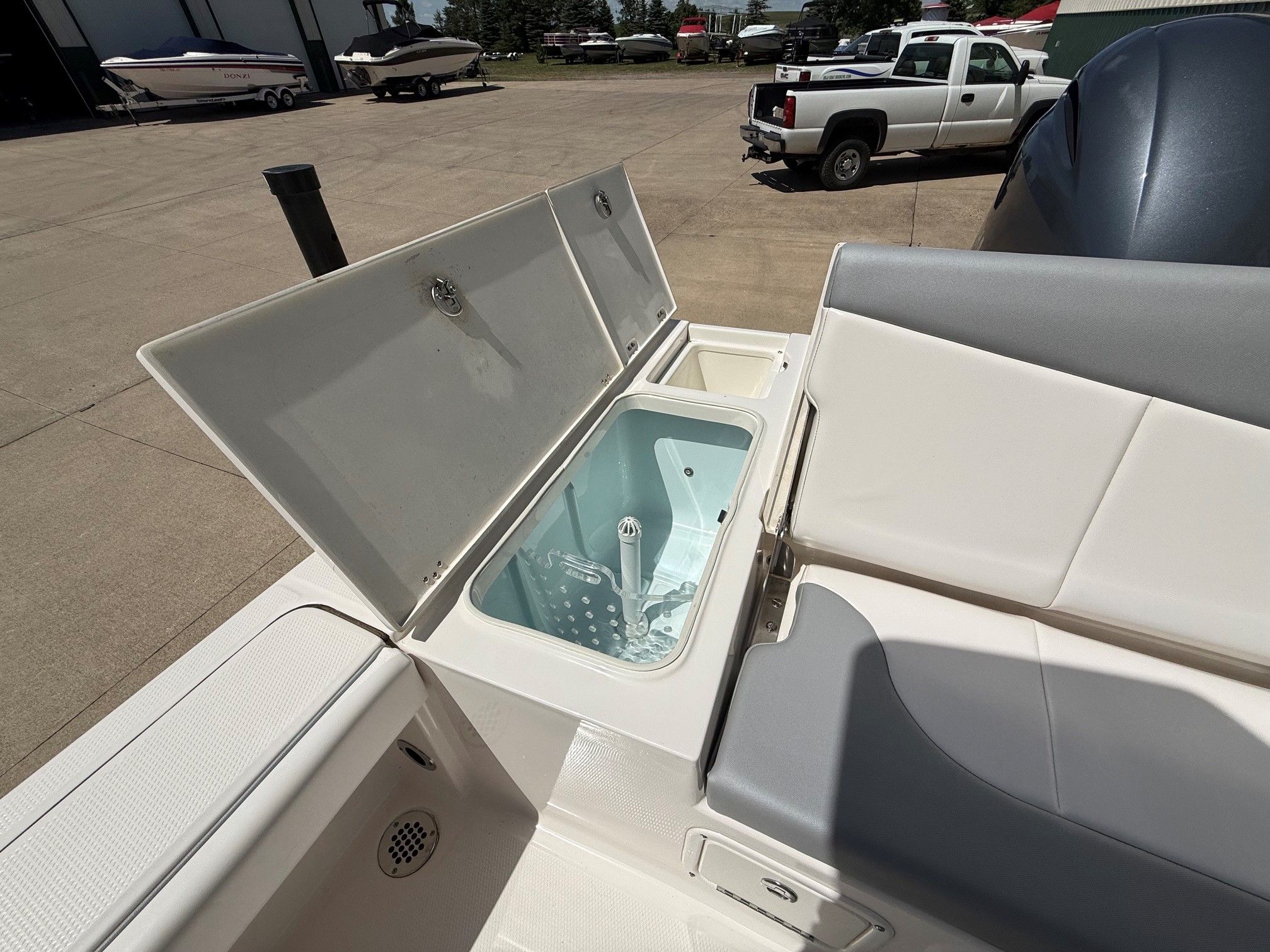 2021 Robalo 226 Cayman with open storage compartment on deck.