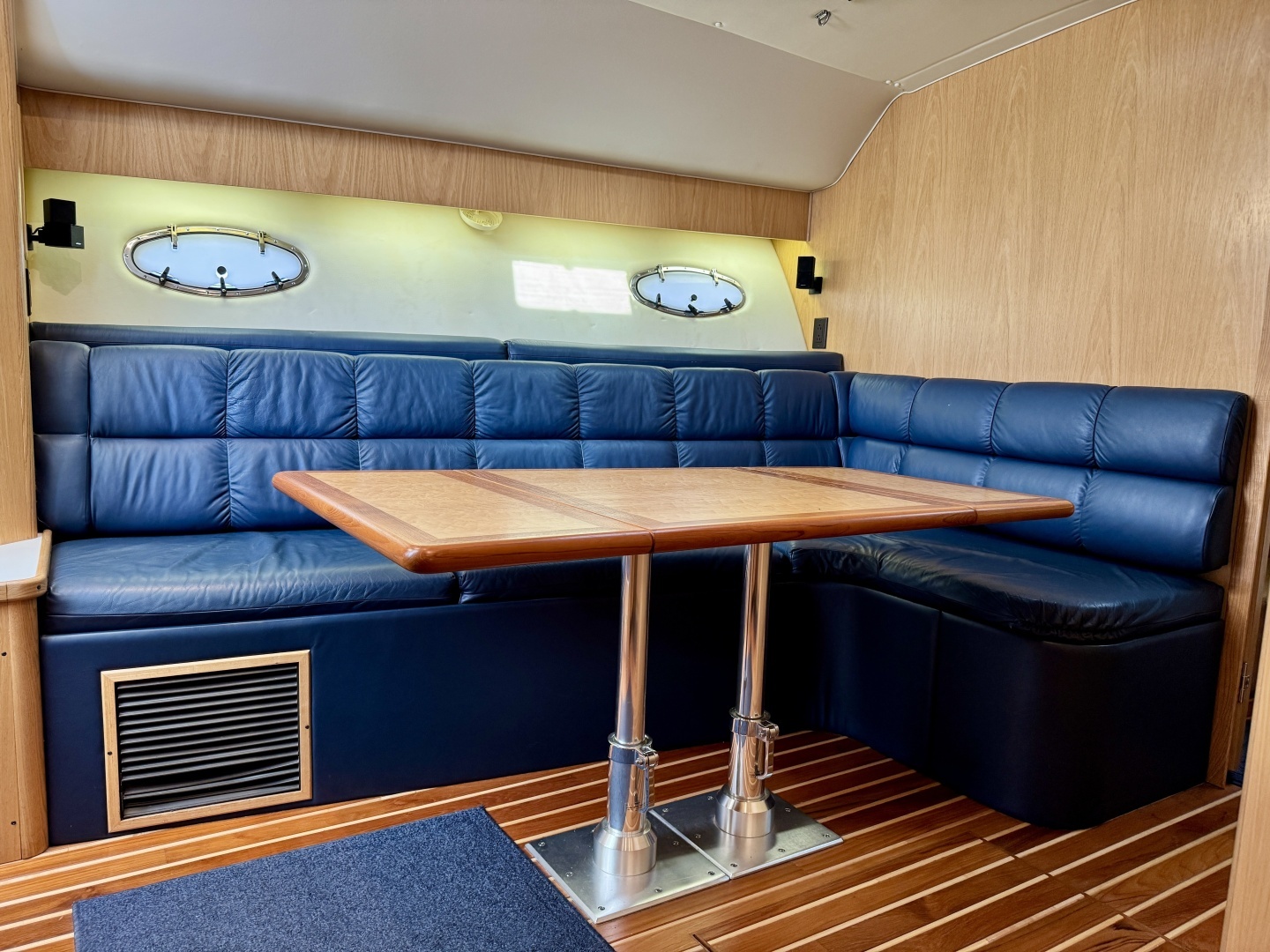 1999 Tiara Yachts 4100 Open - Image 4
