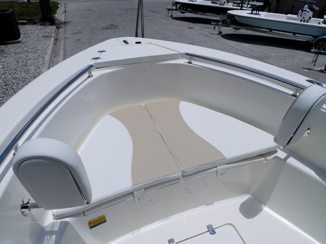 2027 Bulls Bay 230 Center Console - 23