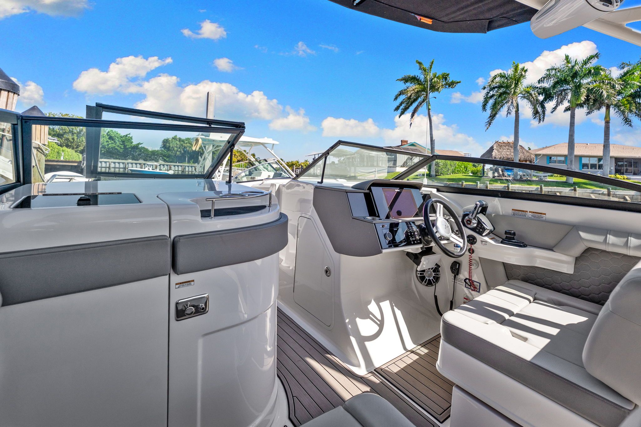 2023 Sea Ray SDX 290 Outboard - 22