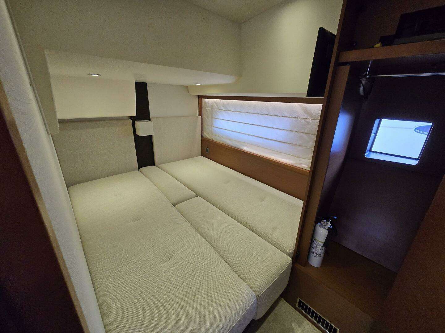 2013 Prestige 500 - Image 29