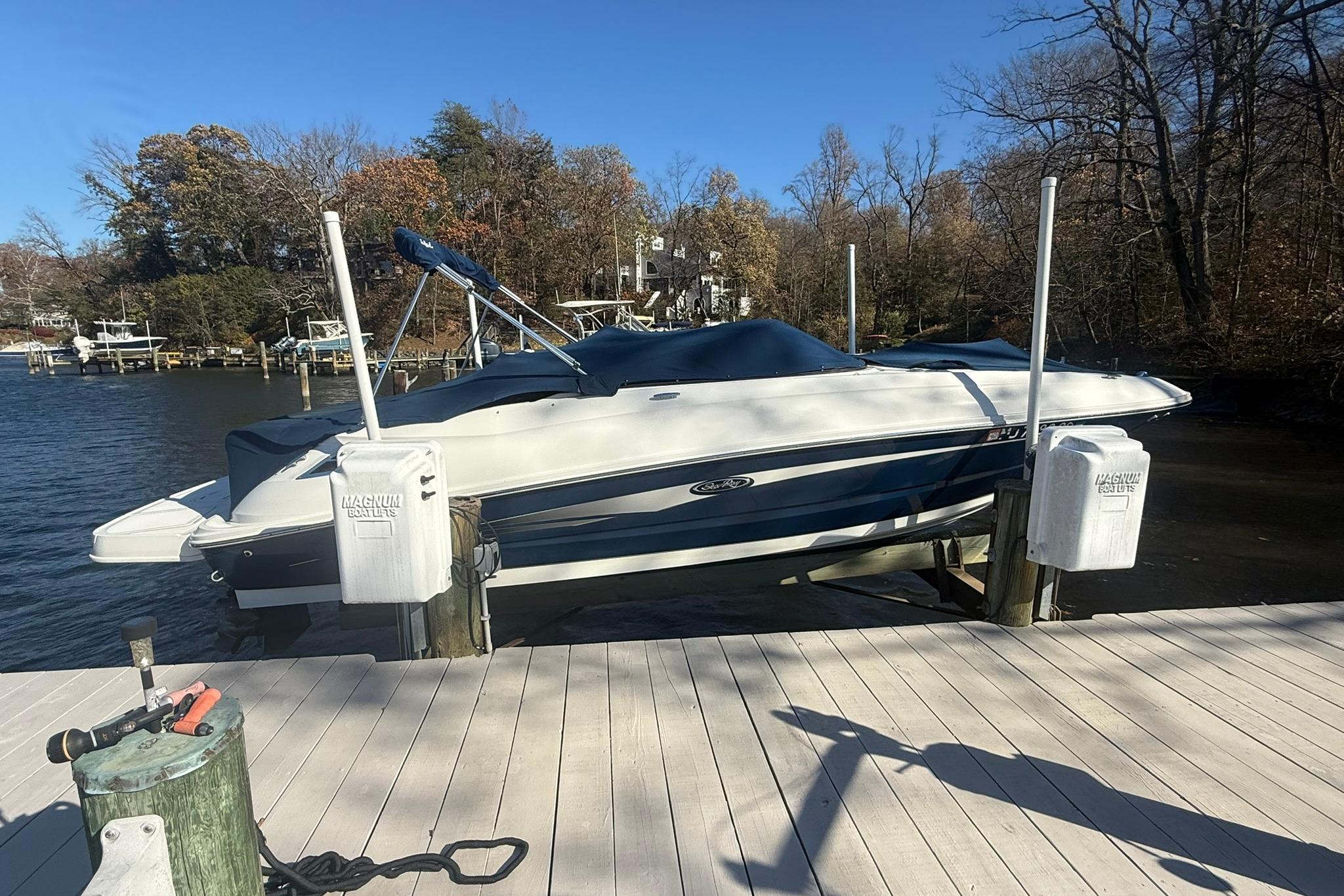 2015 Sea Ray 240 Sundeck