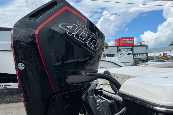 2024 ShearWater 260 Carolina Flare with powerful 400R outboard engine.