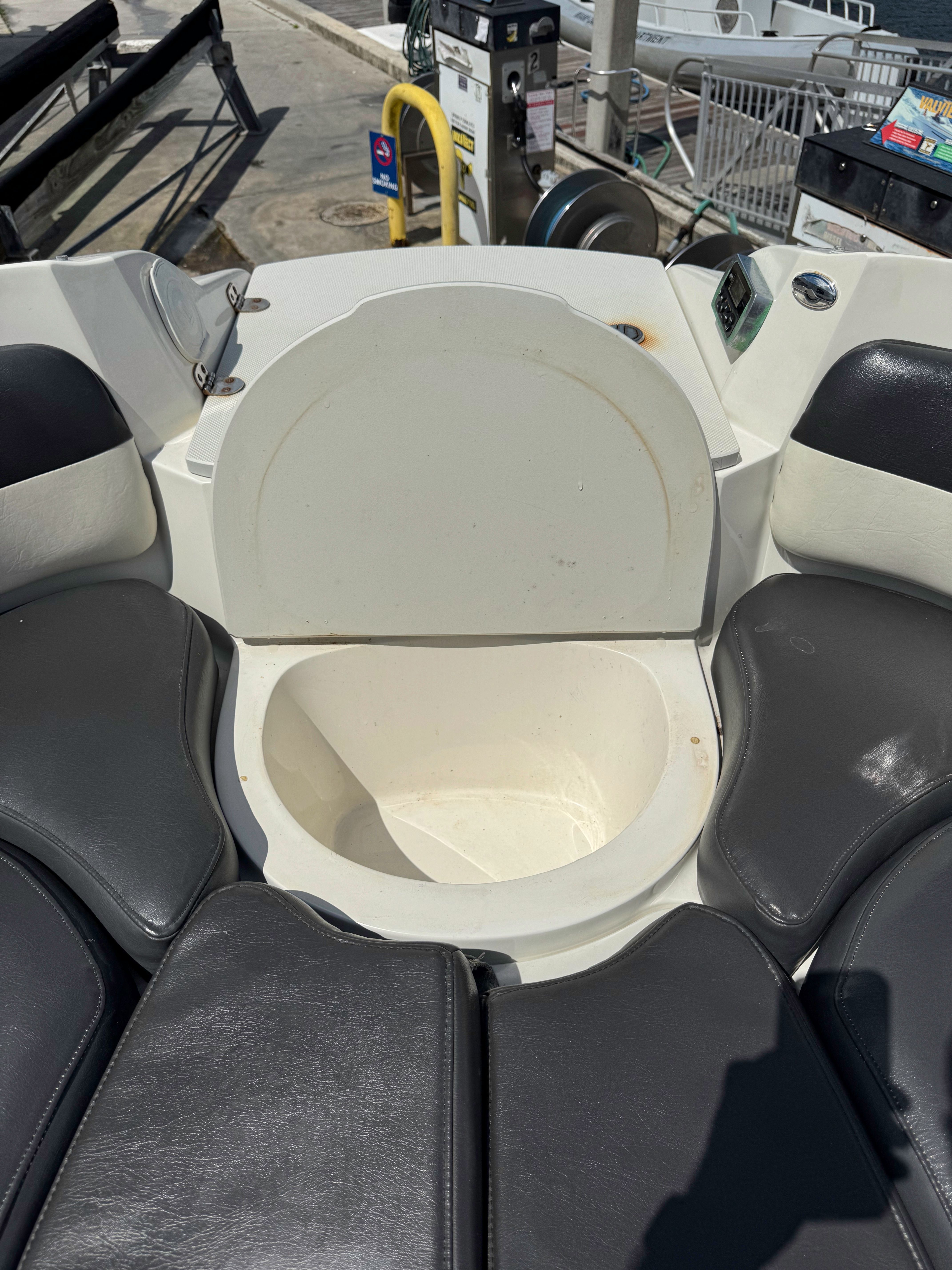 2017 Stingray 214 LR - 23