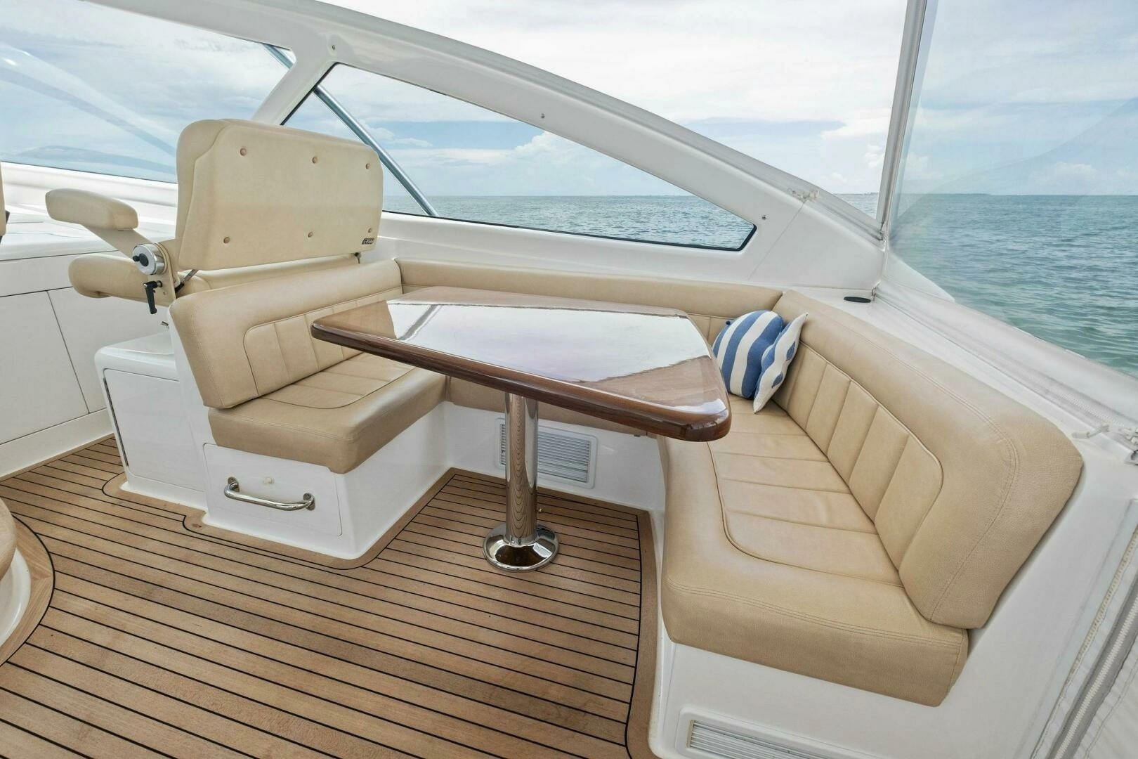 2015 Viking 52 OPEN - Image 36