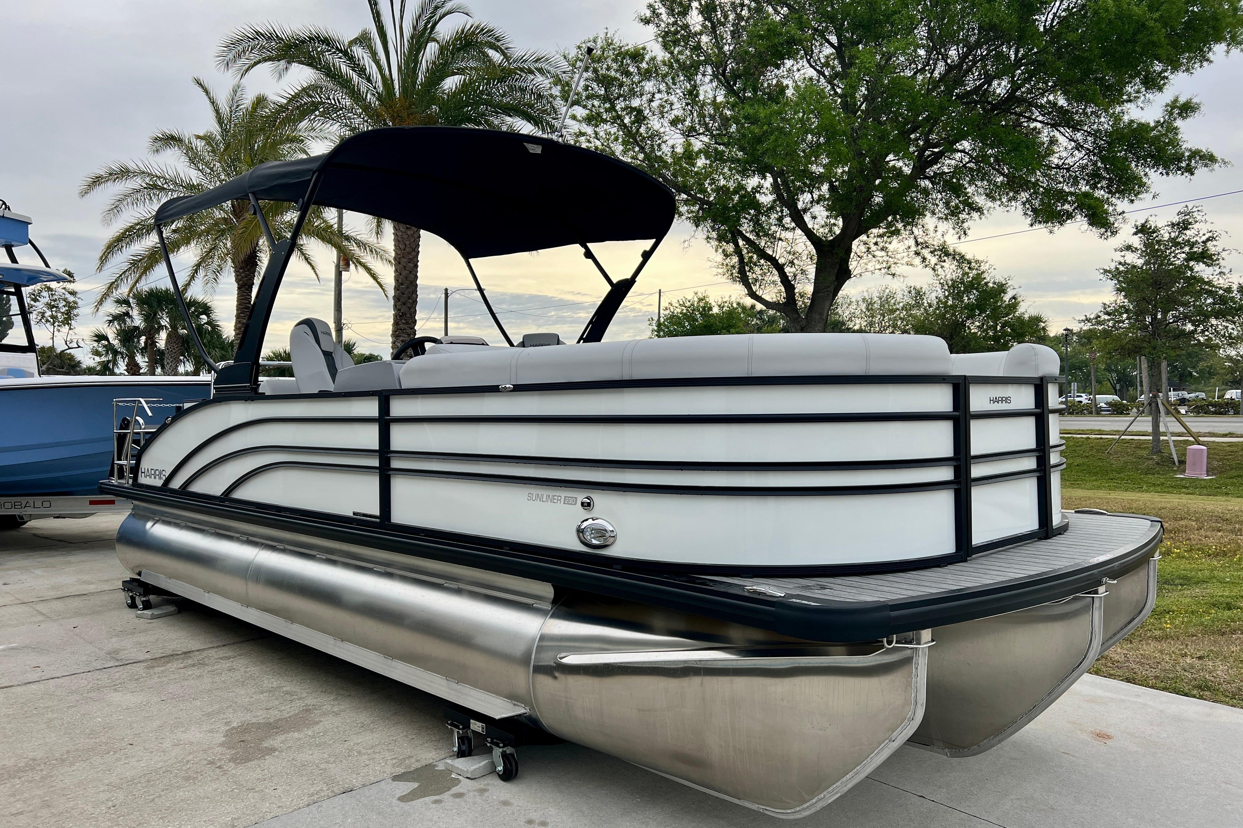 2025 Harris Sunliner 230