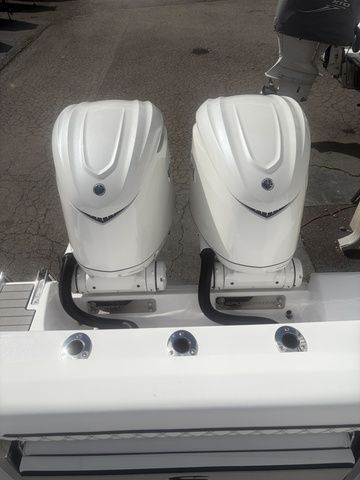2026 Sportsman Open 302 Center Console - 15