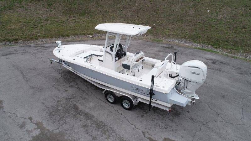 2026 Robalo 246 Cayman - 11