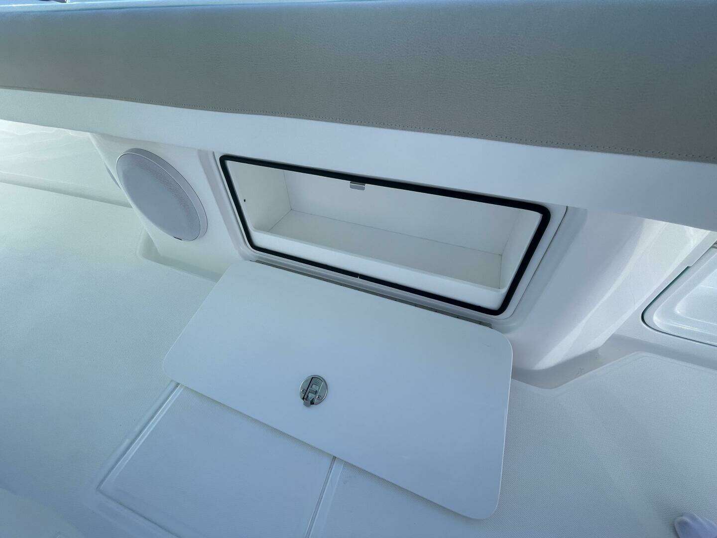 2026 Mag Bay 43 Center Console - Image 38
