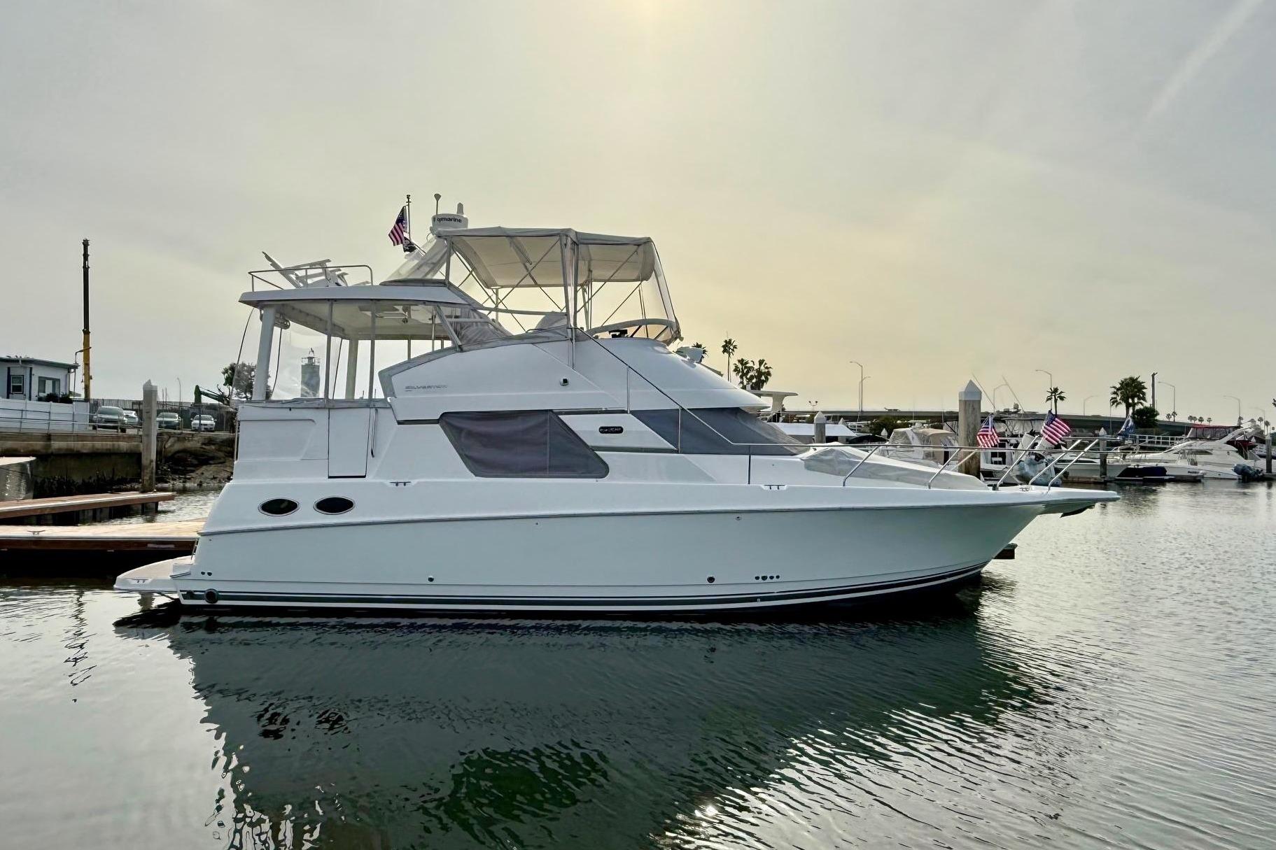1999 Silverton 392 Motor Yacht