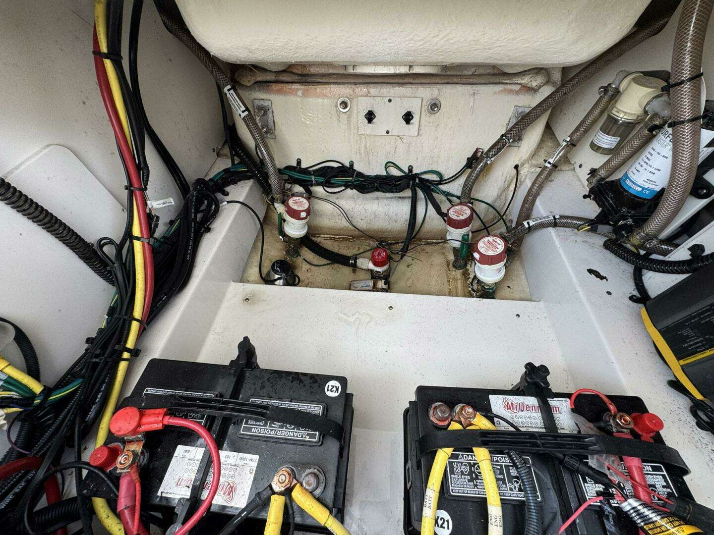 2021 Robalo 246 Cayman - Image 40
