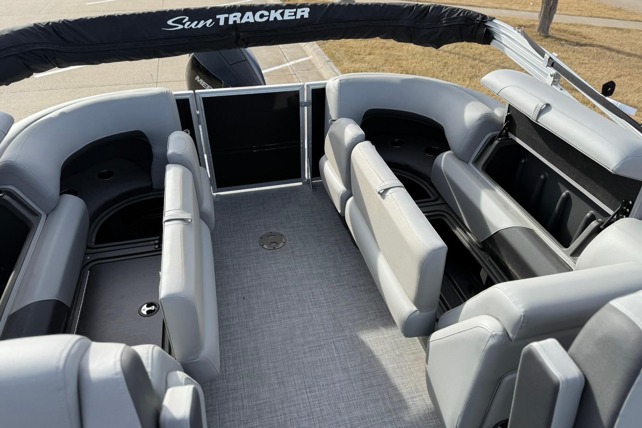 2026 Sun Tracker Party Barge 22 XP3