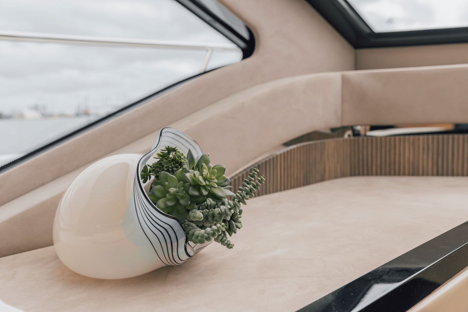 2027 Cruisers Yachts 57 Fly - 76