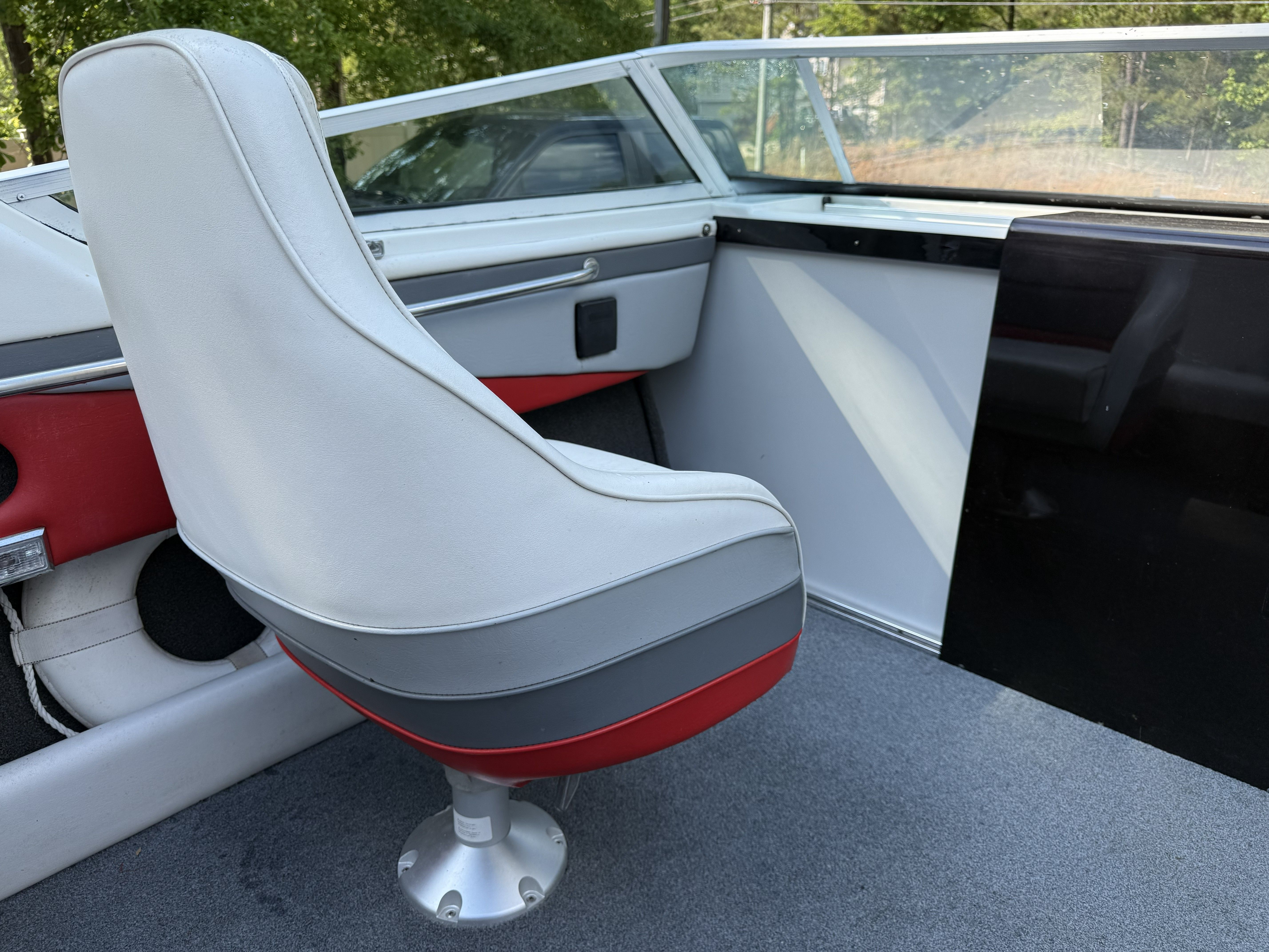 1990 Rinker 236 Sport Cuddy - 11