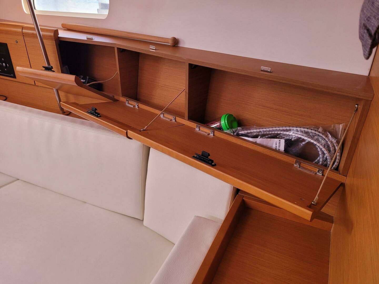 2014 Jeanneau 379 - Image 72