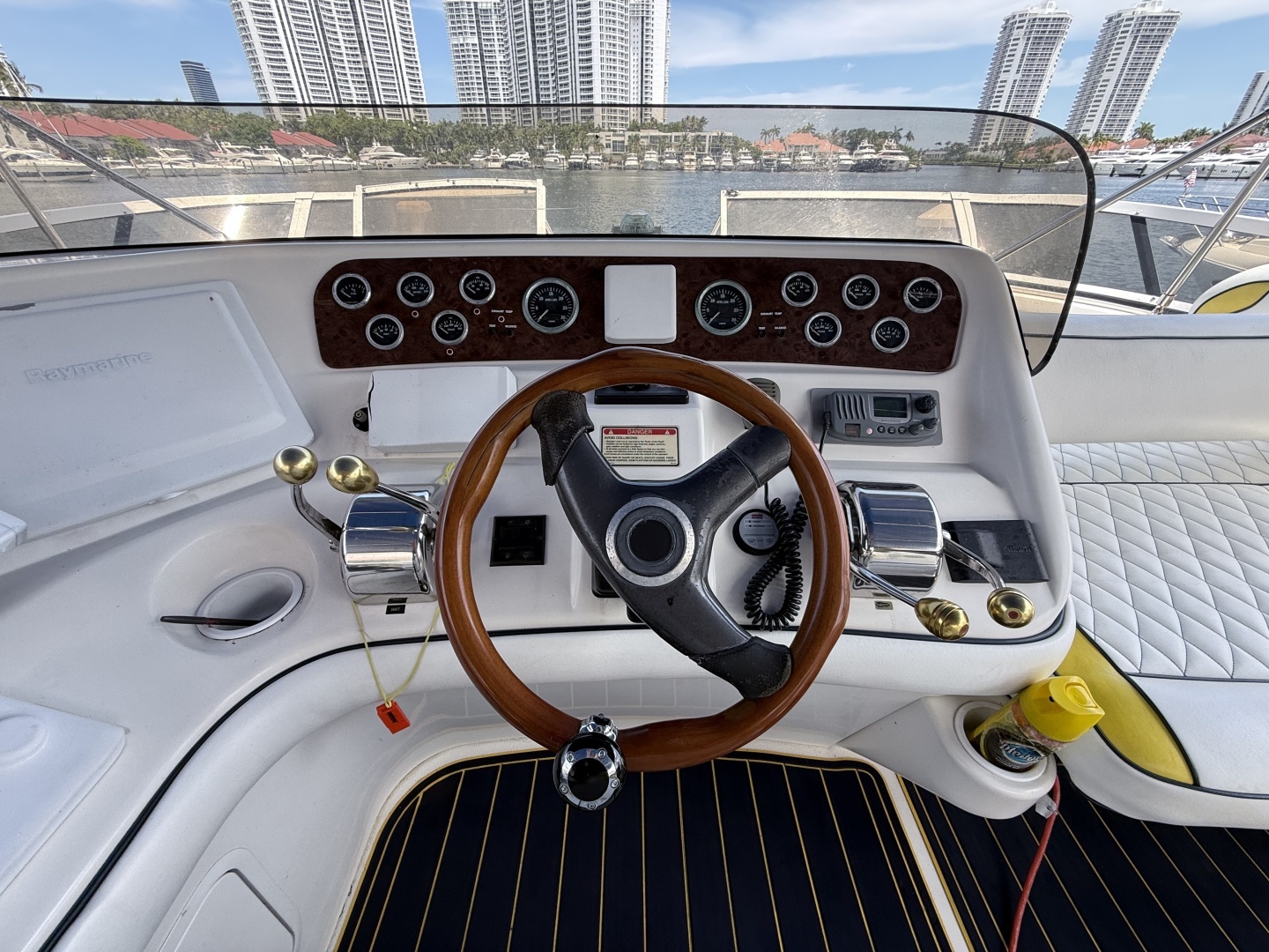 2001 Sea Ray 450 Express Bridge - Image 9
