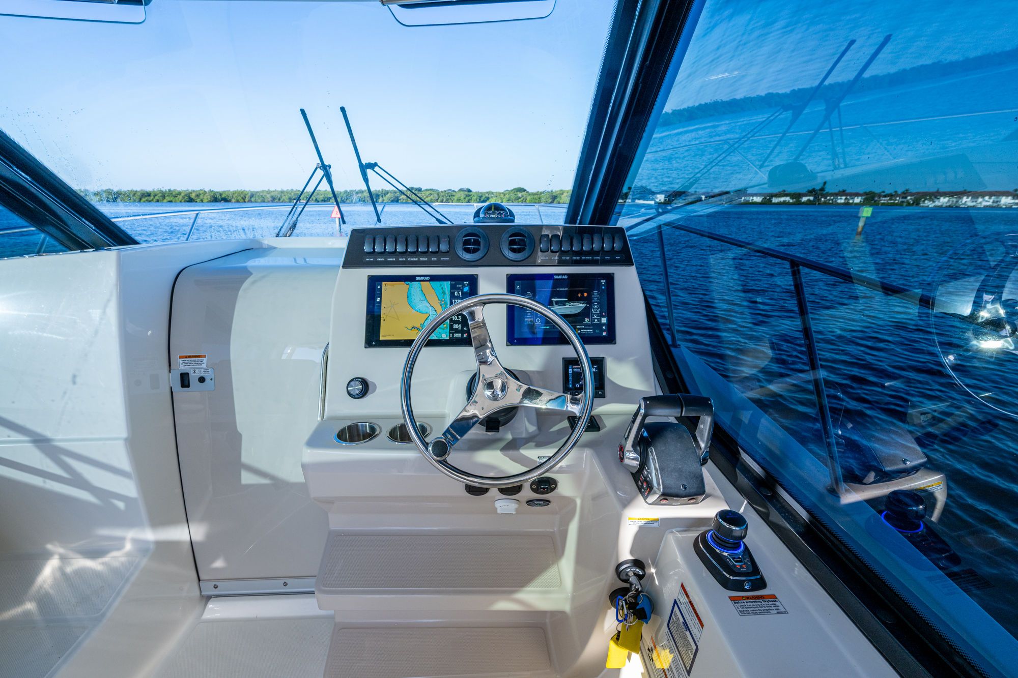 2023 BOSTON WHALER 325 CONQUEST - Image 32