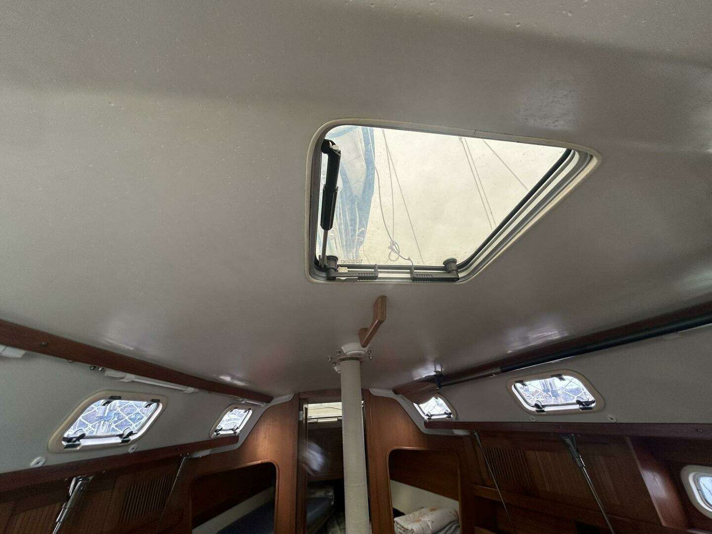 1995 Catalina 320 - Image 27