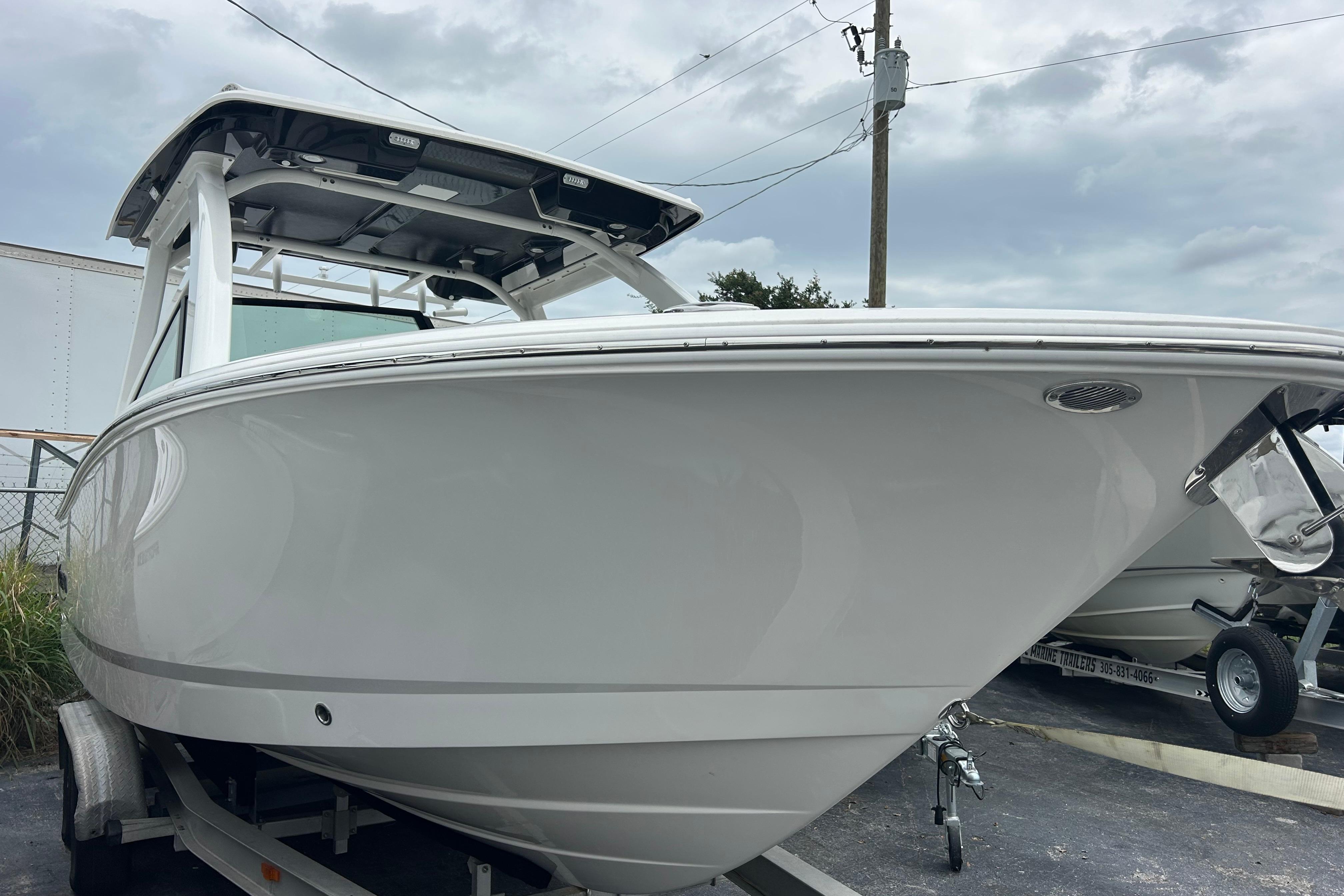 2026 Robalo R257 Dual Console