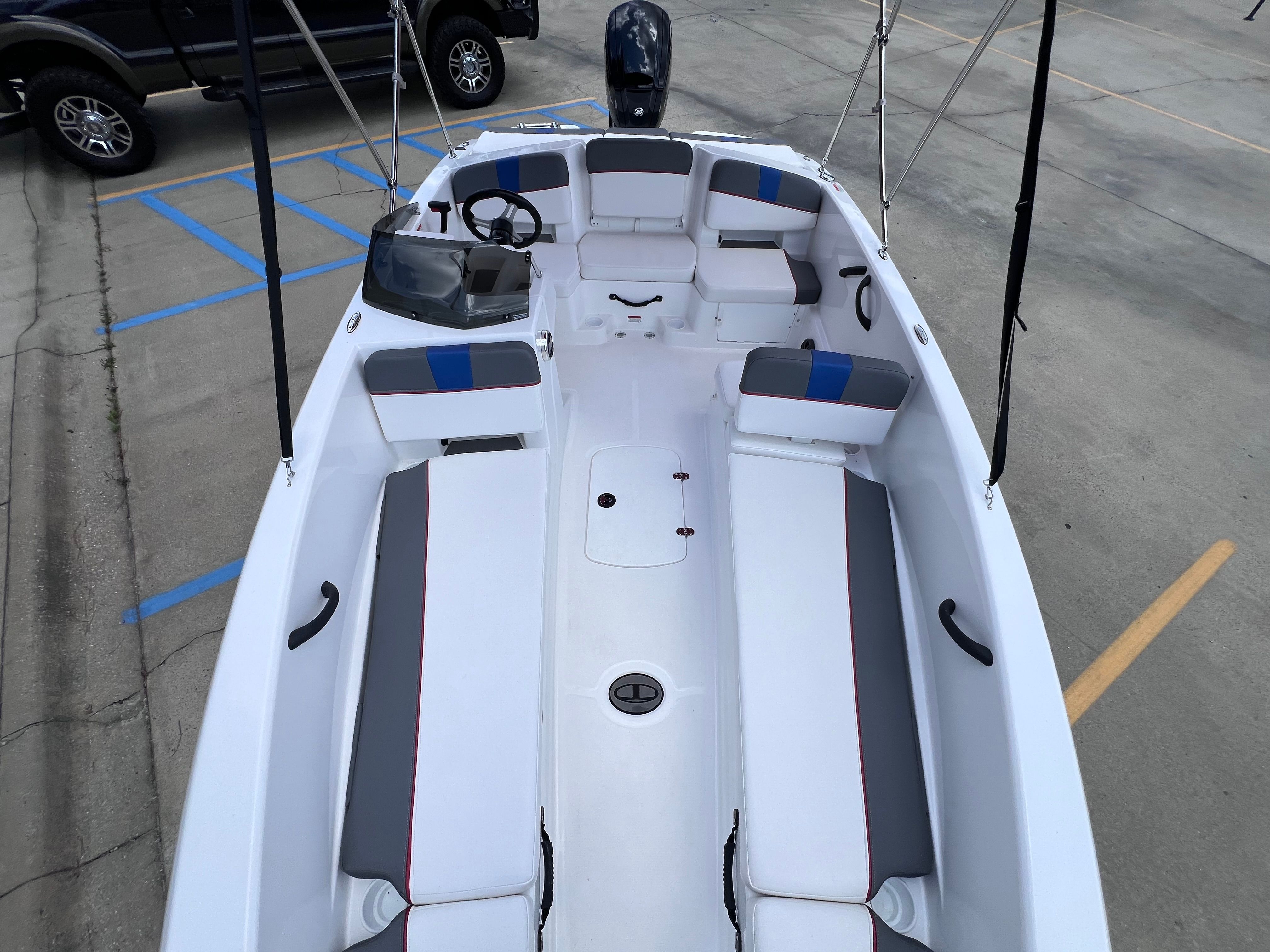 2024 TAHOE T18 - Image 9