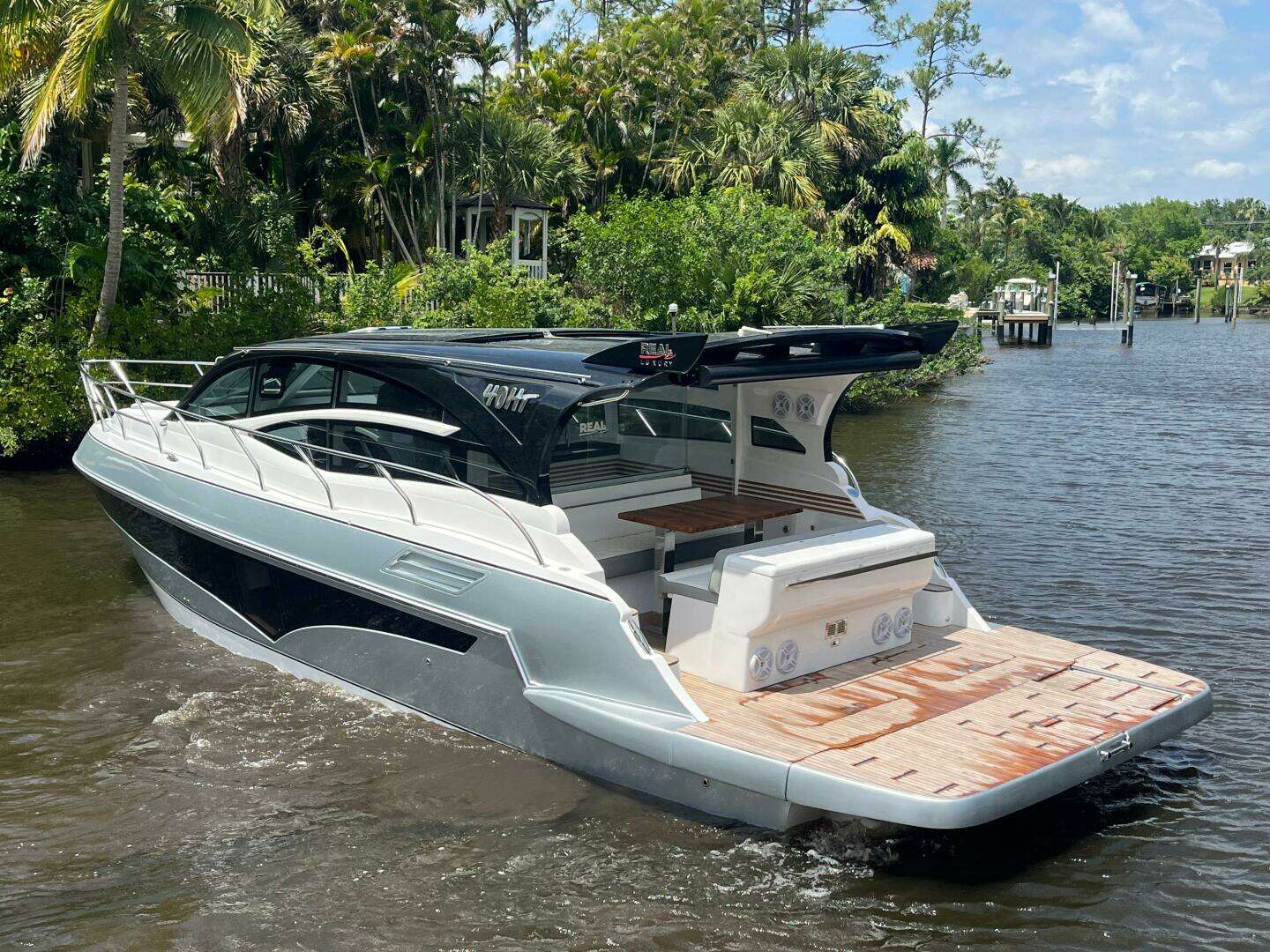 2025 Real 40 HT Luxury - Image 26
