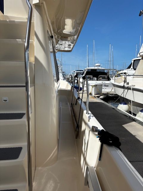 2005 Mainship 400 Trawler - 33