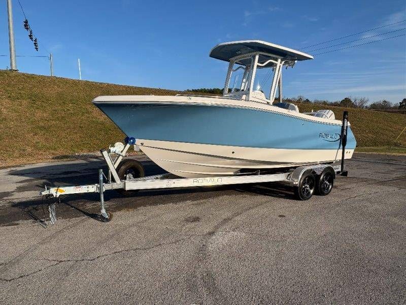 2026 Robalo R230 Center Console - 33