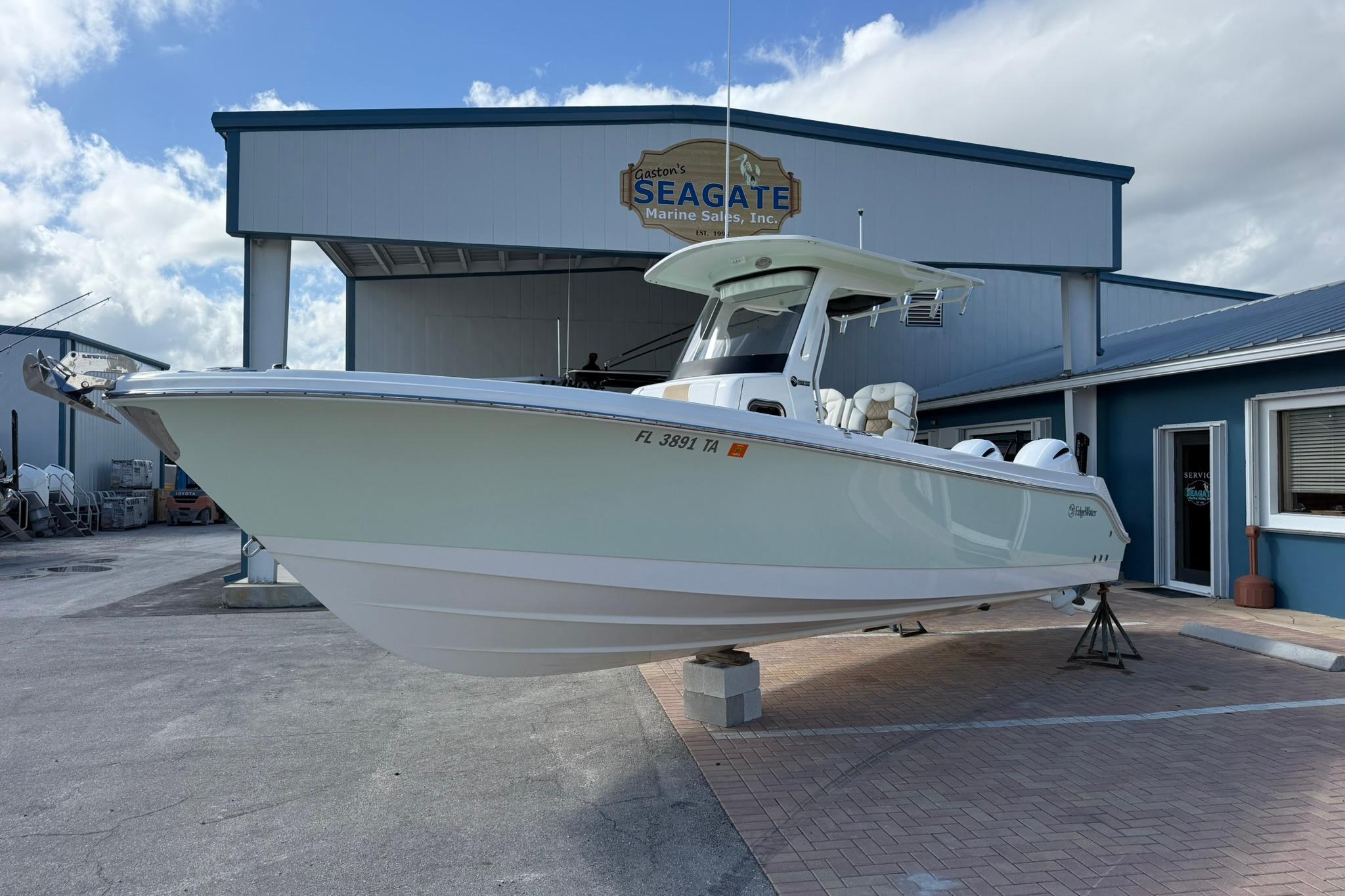 2021 Edgewater 262CC