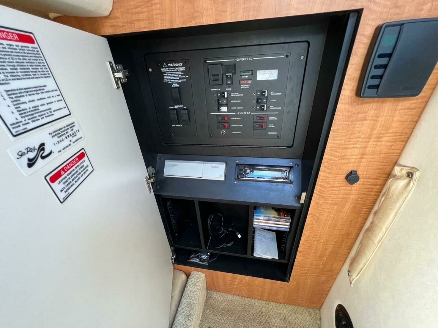 2006 Sea Ray Sundancer - Image 16