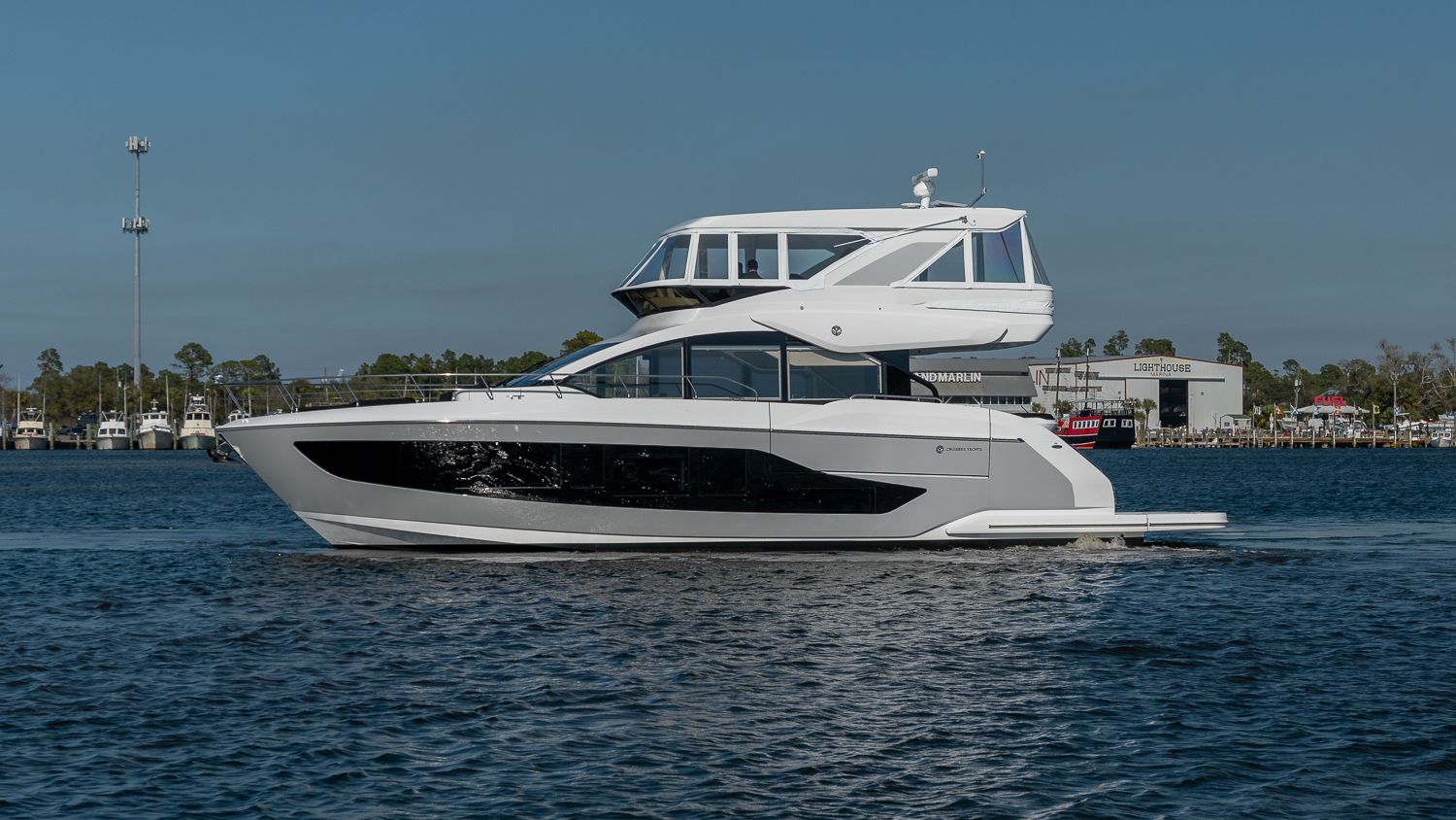 2026 Cruisers Yachts 57 Fly