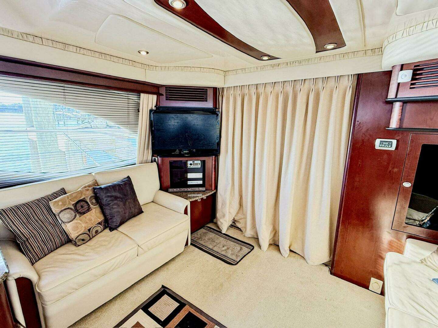 2008 Sea Ray 44 Sedan Bridge - Image 13