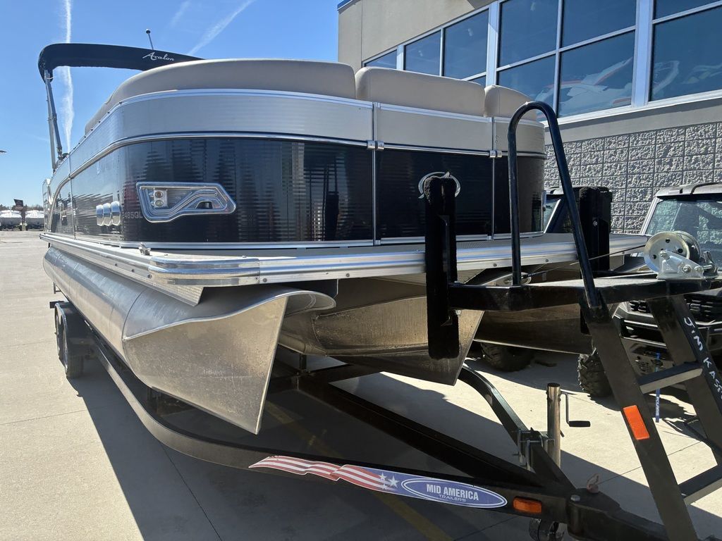 2014 Avalon 2485QL Wind Jammer - 3