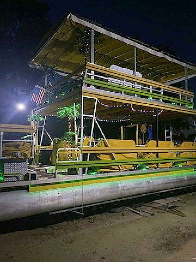 2008 Crest 35 Double Decker - Image 3
