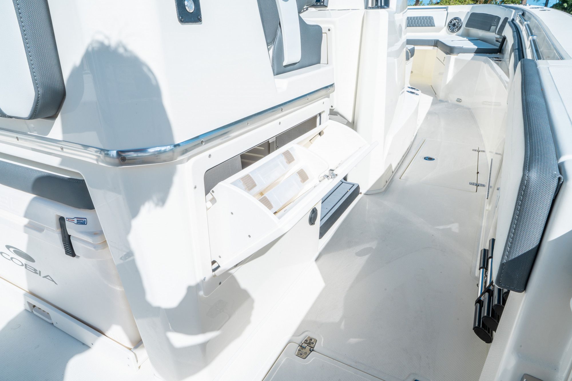 2026 Cobia 305 Center Console - 16