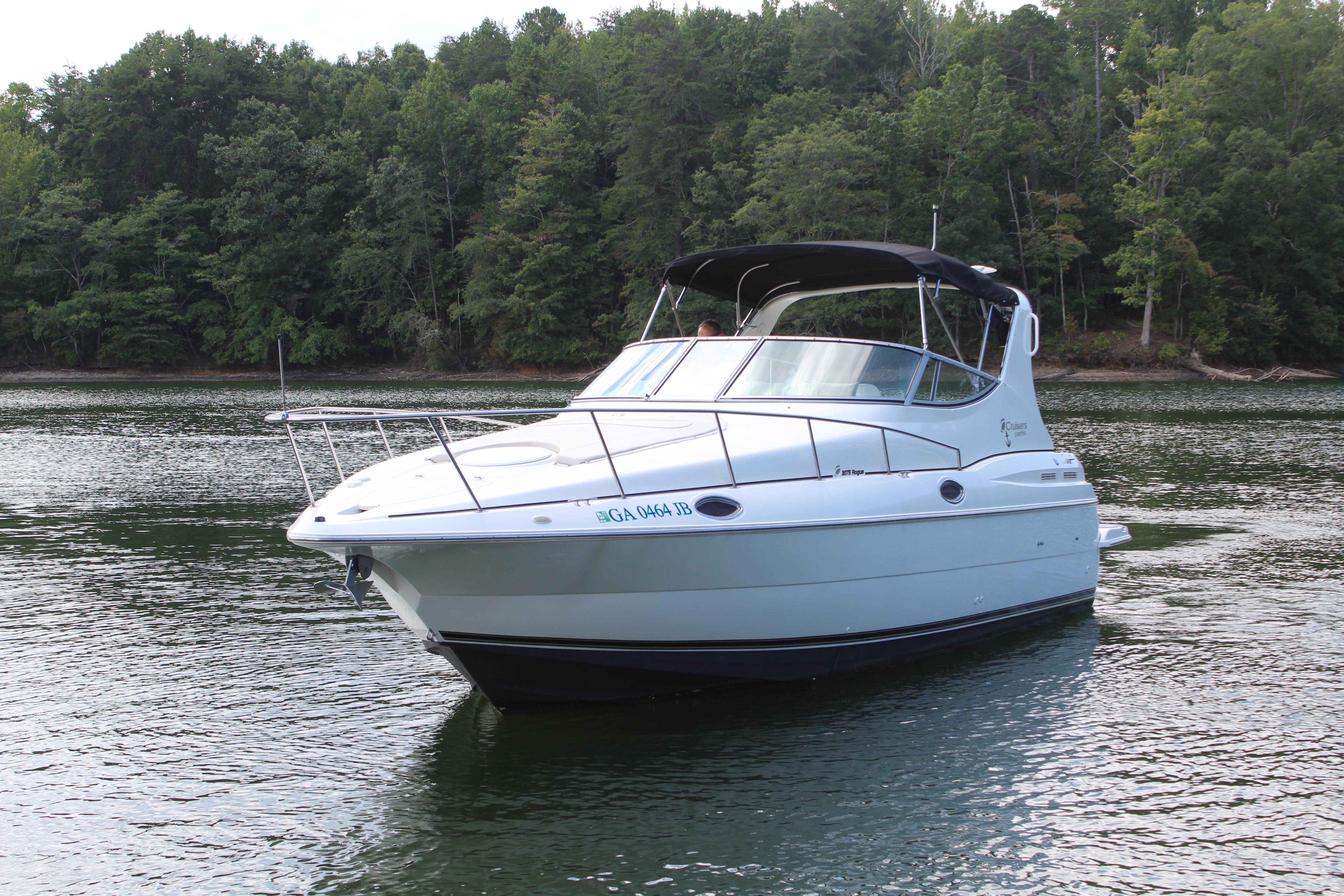 1999 Cruisers Yachts 3075 Rogue - 9
