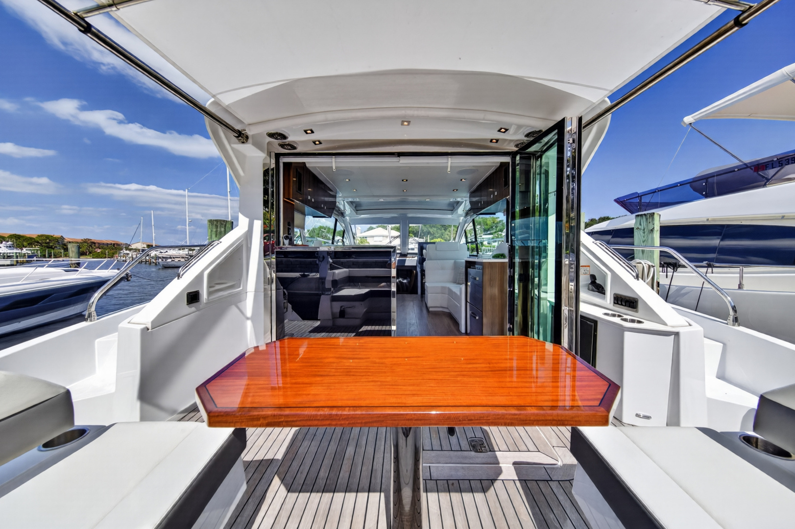 2023 Cruisers Yachts 50 CANTIUS - Image 31