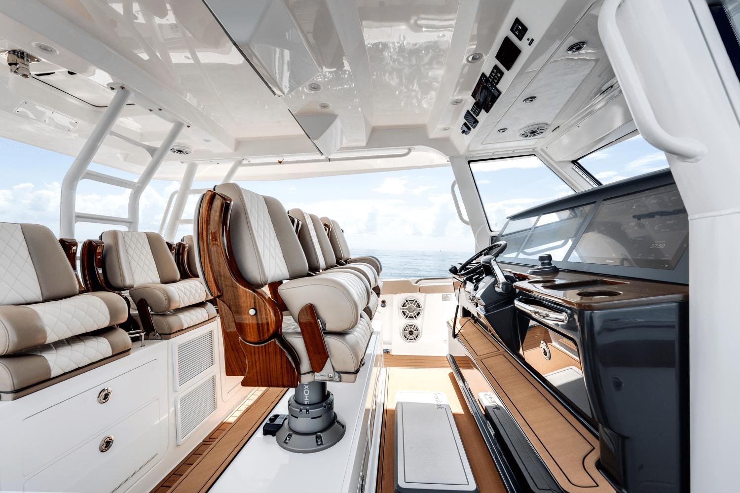 2023 Everglades 455 Center Console - 32