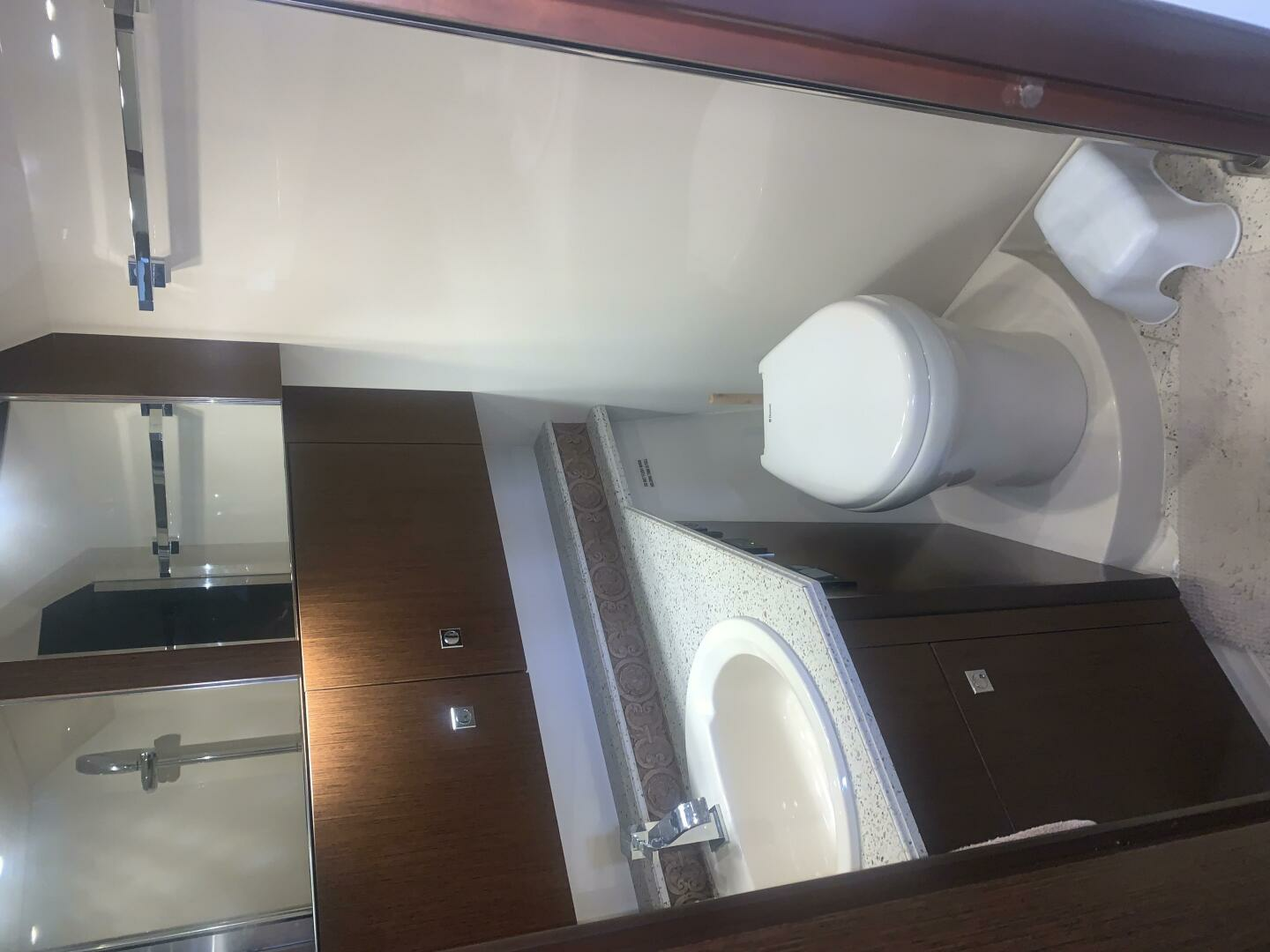 2011 Cruisers Yachts 420 Sports Coupe - Image 30