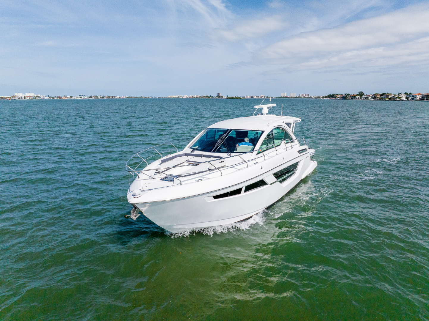 2018 Cruisers Yachts 50 CANTIUS - Image 5