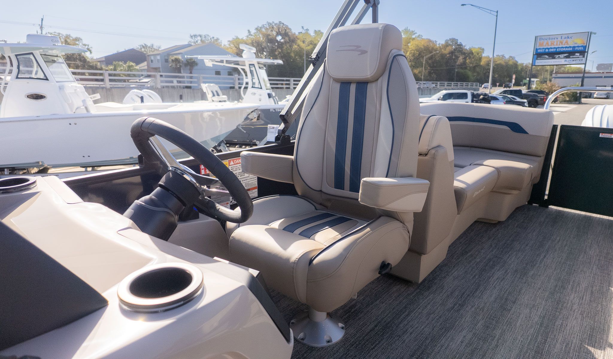 2026 Bennington 22 S STERN RADIUS - 10
