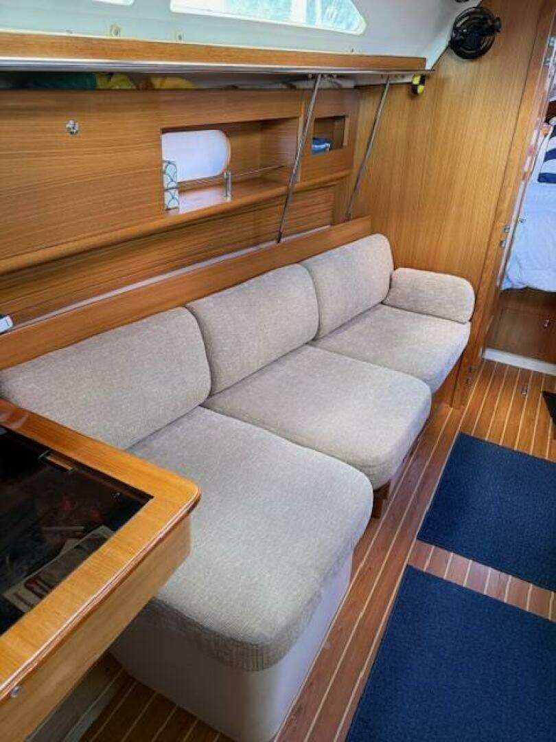 2012 Catalina 355 - Image 28